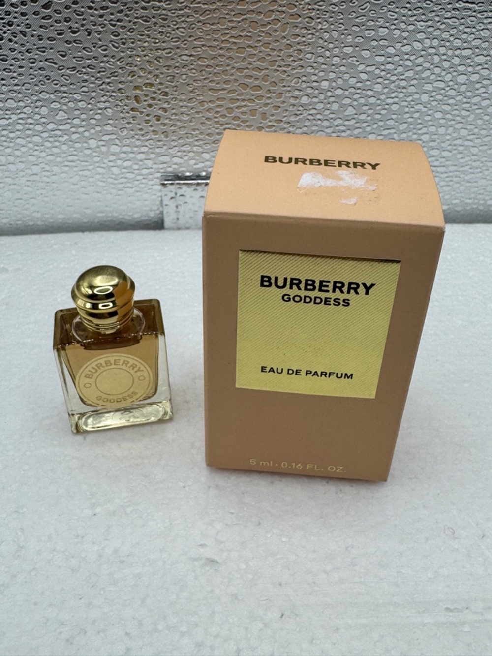 Burberry Goddess Mini Perfume - Peach and Gold Accents 5 ml